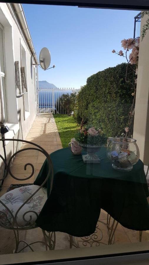 Papillon Guest Suite Simonʼs Town Екстериор снимка